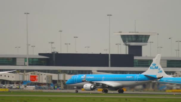 Embraer E190 of KLM takes off — Stock videók