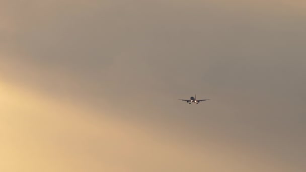 Μακρινή βολή, αεροπλάνο στον ουρανό — Αρχείο Βίντεο