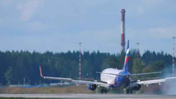 Boeing 737 Aeroflot arrive — Vídeo de stock