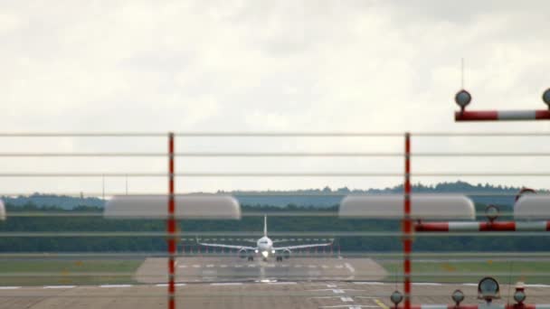 Airplane on the runway, front view — Stockvideo