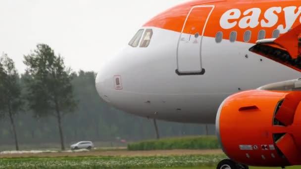 Airbus Easyjet landing — Stockvideo