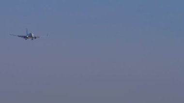 Airliner approaching to land