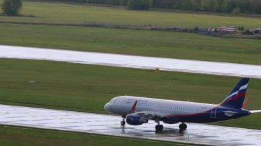 Havaalanındaki Aeroflot uçağı