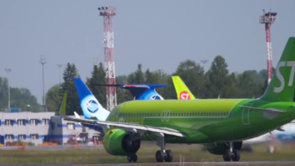 Plane S7 Airlines departure — Stockvideo