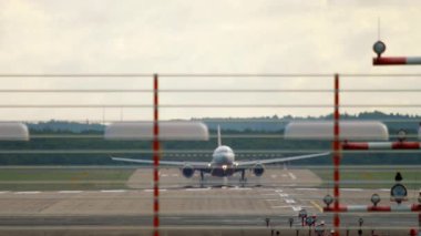 Front view, aircraft arrive