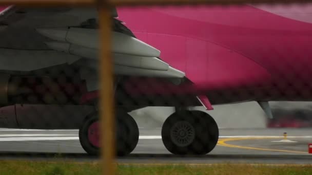 Самолетный двигатель и шасси — стоковое видео