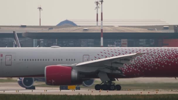 Boeing 777 Rossiya τροχοδρόμηση — Αρχείο Βίντεο
