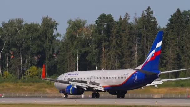 Boeing 737 Aeroflot na drodze kołowania — Wideo stockowe