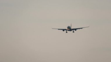 Unrecognizable aircraft in flight