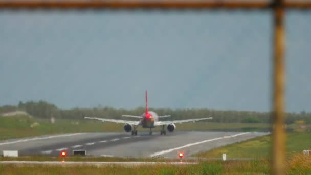 Airplane accelerate and taking off, rear view — Stock videók