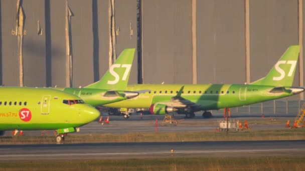 S7 Airlines on the airport apron — Stock Video