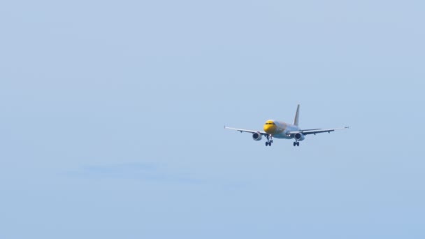 在普吉机场降落的滑翔机 — 图库视频影像