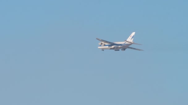 Aircraft Antonov An-124 flies — Video Stock