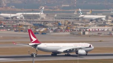 Cathay Dragon on runway