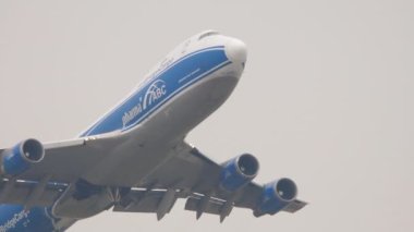 Boeing AirBridgeCargo overhead