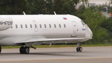 Mitsubishi CRJ Severstal taxiing