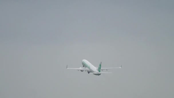 Transavia plane takes off — Vídeo de stock