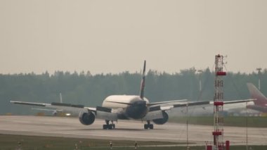 Boeing 777 Aeroflot arrival