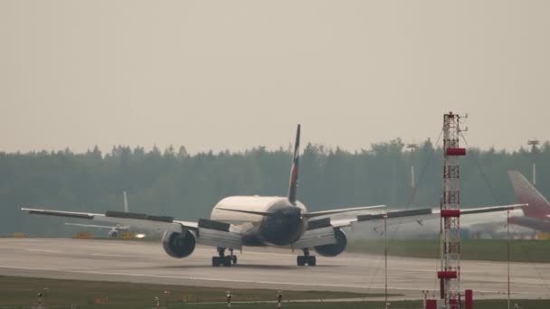 Boeing 777 Aeroflot arrival — Wideo stockowe