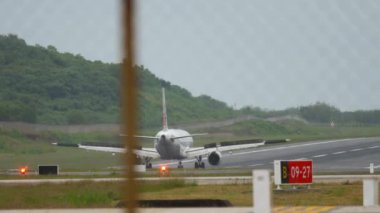 Civil aircraft arrival