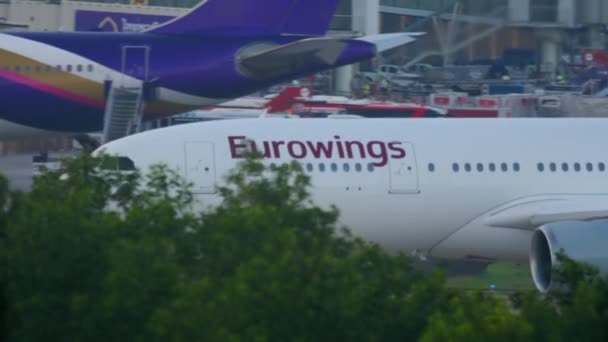 Airplane Eurowings taxiing — Stok Video