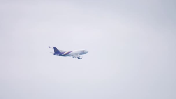 Boeing 747 Thai Airways odletět — Stock video