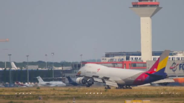Frankfurt Main Germany July 2017 Jumbo Jet Asiana Cargo Landing — Vídeo de Stock