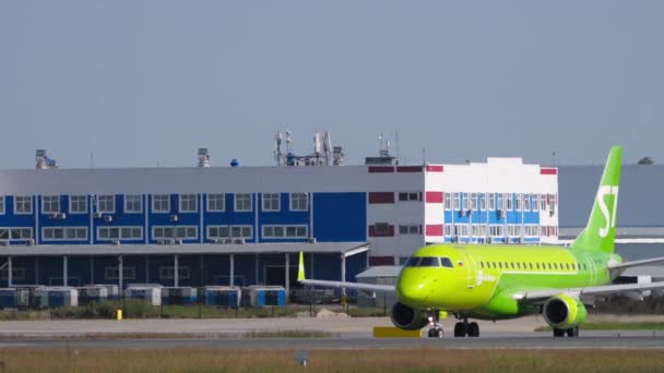 Novosibirsk Russian Federation June 2020 Embraer E170Std Byh Airlines Taxiing — Vídeos de Stock