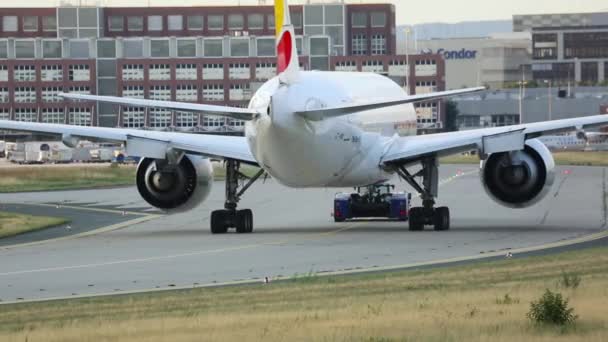 Frankfurt Main Germany July 2017 Ethiopian Boeing 777 Ann Towing — Stock Video