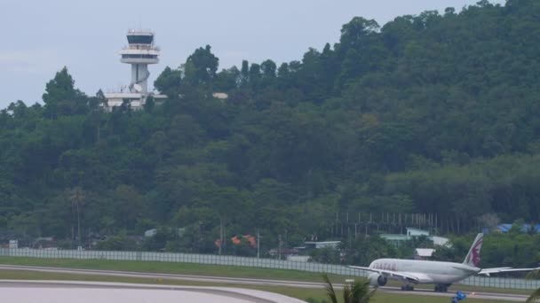 Phuket Thailand Νοεμβριοσ 2019 Qatar Airways Airbus A350 Τροχοδρόμηση Πριν — Αρχείο Βίντεο