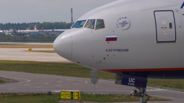 Moscow Russian Federation July 2021 Closeup Boeing 777 Aeroflot Taxiing — Video