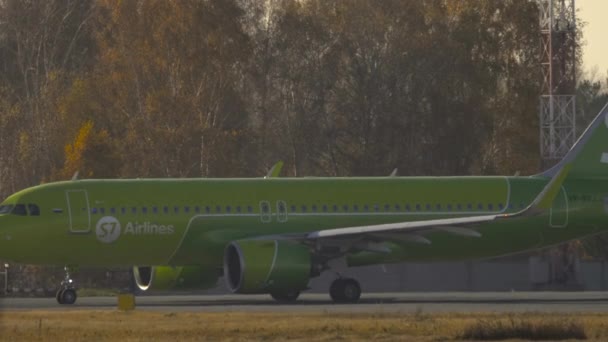 Novosibirsk Russian Federation October 2021 Civil Plane Airbus A320 Airlines — Vídeo de stock