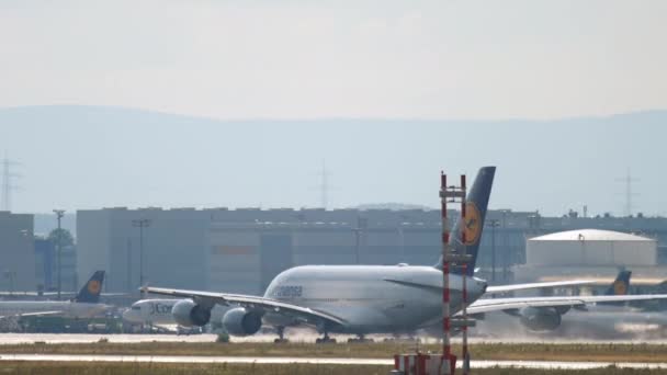 Frankfurt Main Germany Июля 2017 Года Lufthansa Airbus A380 Ускоряется — стоковое видео