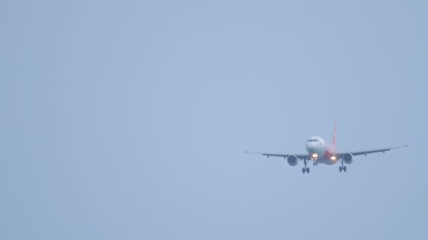 Phuket Thailand November 2019 Long Shot Airbus 320 Airasia Approaching — Stockvideo