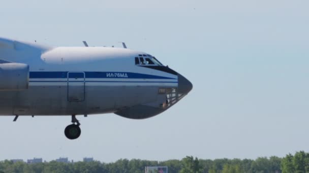 Novosibirsk Russian Federation Juny 2022 Cargo Transport Aircraft Approaching Landing — Vídeo de Stock