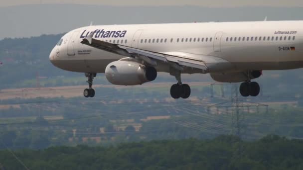 Frankfurt Main Germany July 2017 Airplane Lufthansa Descending Landing Frankfurt — Vídeos de Stock