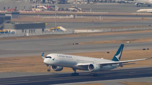 Hong Kong November 2019 Long Shot Airbus A350 Cathay Pacific — Stok video