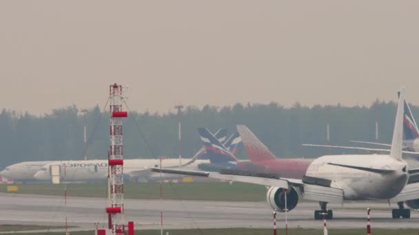 Moscow Russian Federation July 2021 Rear View Boeing 777 Nordwind — Vídeo de Stock