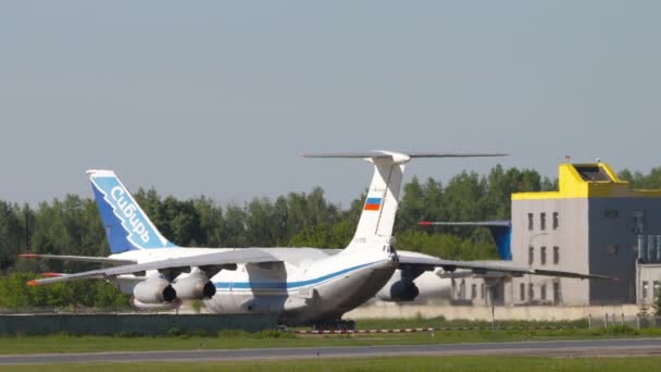 Novosibirsk Russian Federation Juny 2022 Huge Transport Aircraft 76Md Taxiing — Stock video