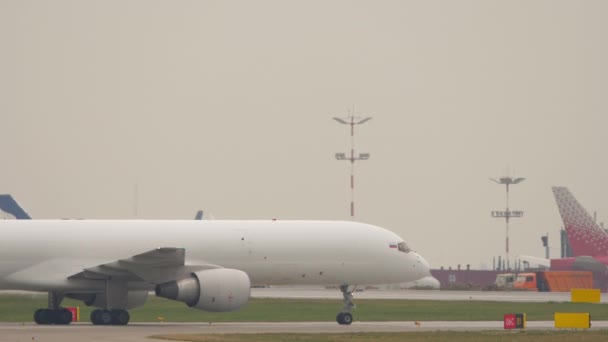 Moscow Russian Federation July 2021 Boeing 757 Cargo Airlines Taxiing — Stockvideo