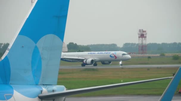 Novosibirsk Russian Federation July 2021 Commercial Airplane Ural Airlines Braking — Wideo stockowe