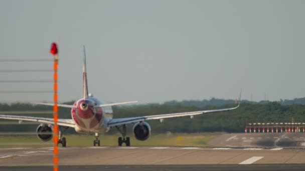 Passenger Plane Accelerates Takes Airplane Start Runway Unrecognizable Passenger Plane — Stok video