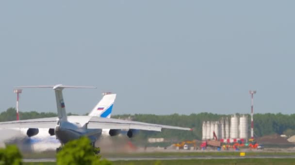 Novosibirsk Ρωσικη Ομοσπονδια Ιουνιου 2022 Αναχώρηση Σοβιετικού Στρατιωτικού Μεταφορικού Αεροσκάφους — Αρχείο Βίντεο