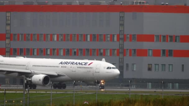 Moscow Russian Federation July 2021 Passenger Plane Airfrance Taxiing Sheremetyevo — Stockvideo