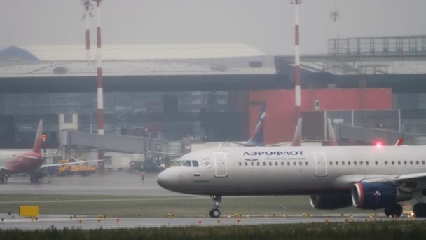 Moscow Russian Federation July 2021 Airbus A321 Aeroflot Taxiing Sheremetyevo — Vídeo de Stock