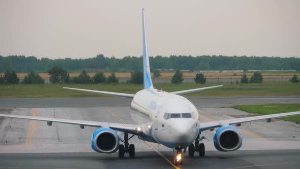 Novosibirsk Russian Federation July 2021 Boeing 737 Pobeda Airlines Taxiing — Vídeo de Stock