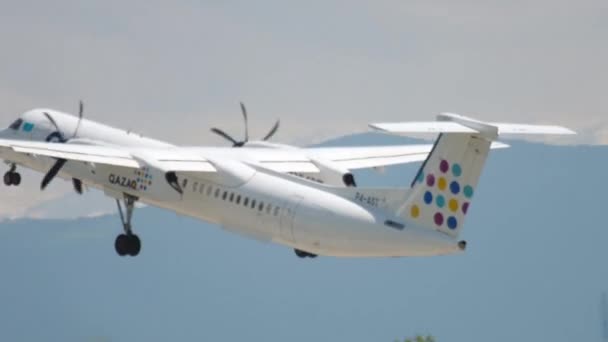 Almaty Kazakhstan พฤษภาคม 2019 เคร องบ Havilland Dash ของ Qazaq — วีดีโอสต็อก
