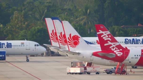 Phuket Thailand November 2019 Commercial Airplane Goair Taxiing Parking Phuket — Vídeo de stock