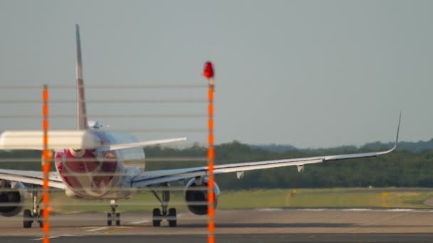 Rear View Passenger Plane Departure Airplane Start Runway Unrecognizable Passenger — Stockvideo