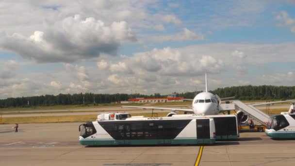 Moscow Russian Federation July 2021 Apron Bus Driving Airfield Delivery — Stock videók